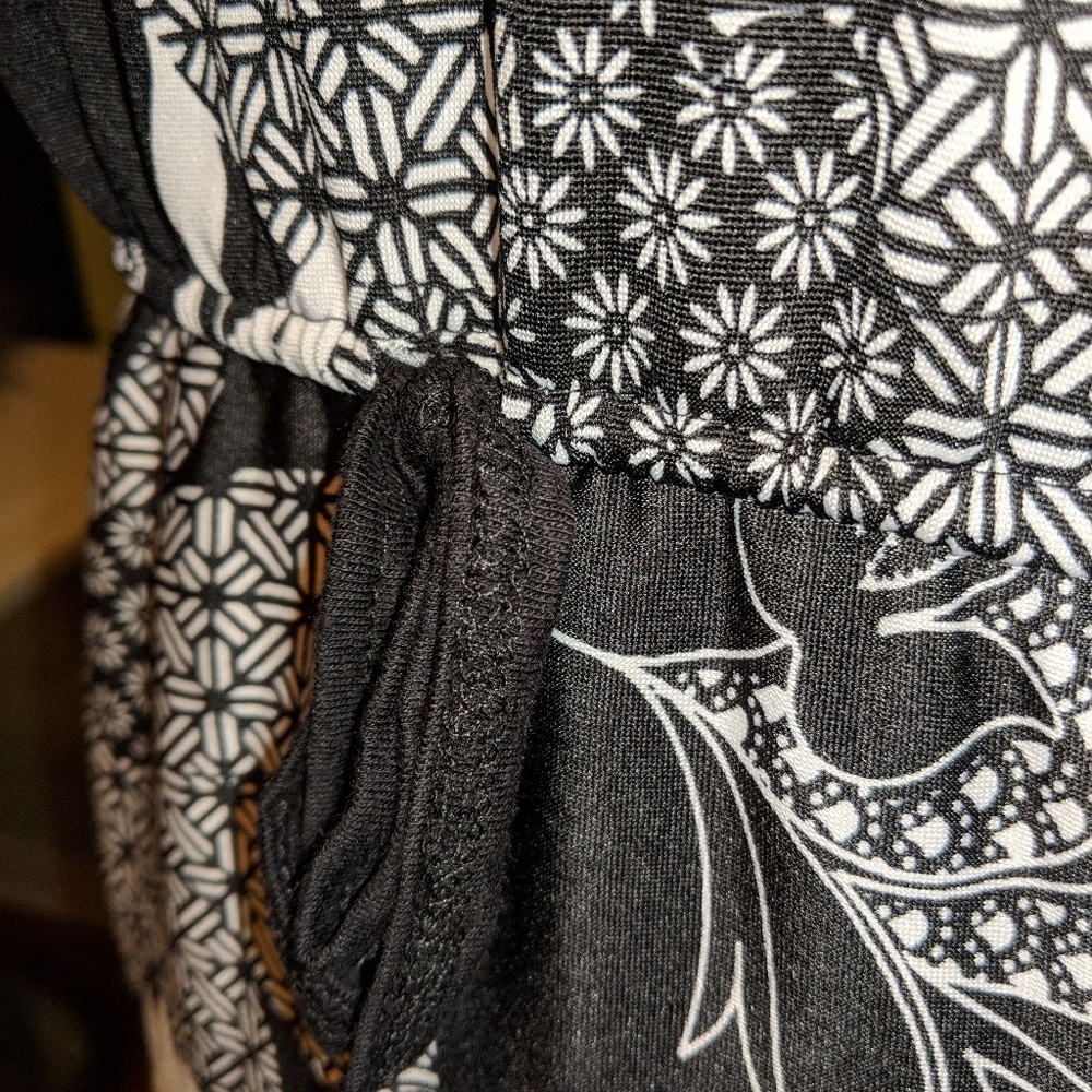 Womans Dress - Picture 2 of 3